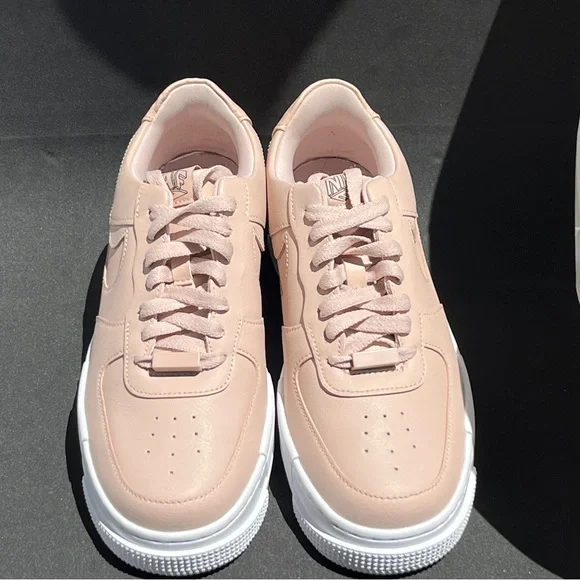 Pink Nike Air Force One - Picture 2 of 6
